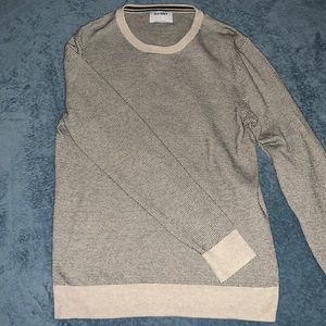 GENTLY WORN 60/40 COTTON CREAM AND BLACK LONG-SLEEVE